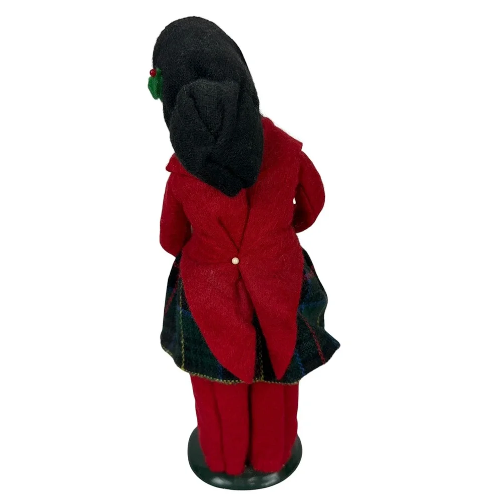Byers Choice Caroler 1995 Girl with Skates and Muff Red Felt Plaid Skirt 10